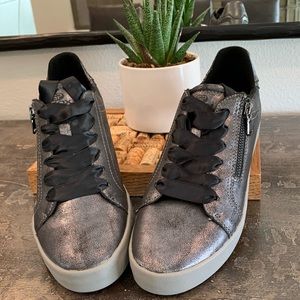 NIB Geox Anthracite “Blomiee” Fashion Sneaker, 9